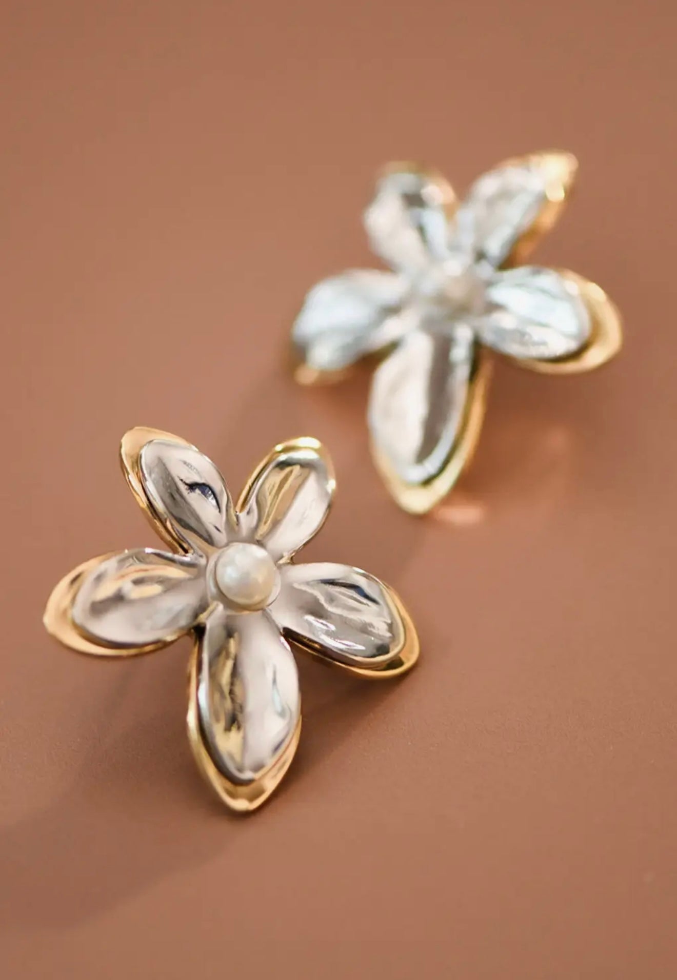 18k gold plated two tone pearl floral stud earrings with flower design